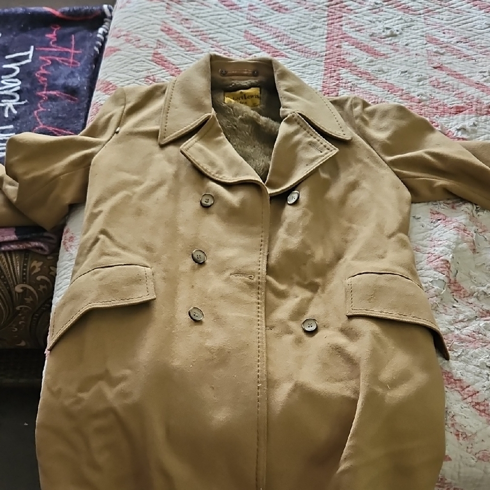 Elegant Tan Double-Breasted Women's Trench Coat